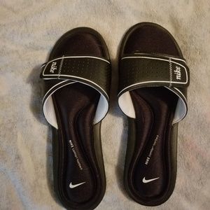 Nike Womes size 11 sandals.